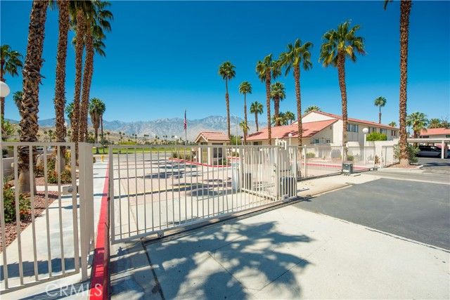 6087 Montecito Circle 4, Palm Springs, CA 92264