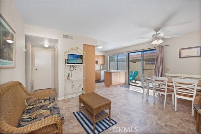 6087 Montecito Circle 4, Palm Springs, CA 92264