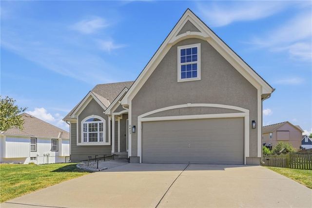 4405 SW Flintrock Drive, Lee's Summit, MO 64082