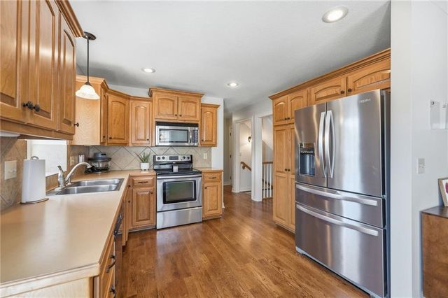4405 SW Flintrock Drive, Lee's Summit, MO 64082