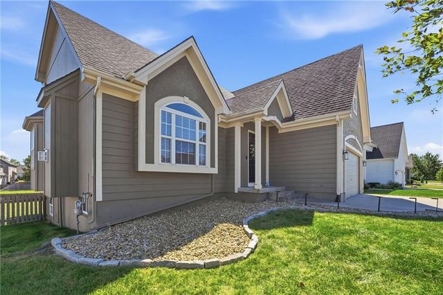 4405 SW Flintrock Drive, Lee's Summit, MO 64082