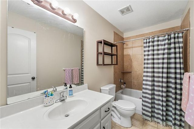 4405 SW Flintrock Drive, Lee's Summit, MO 64082