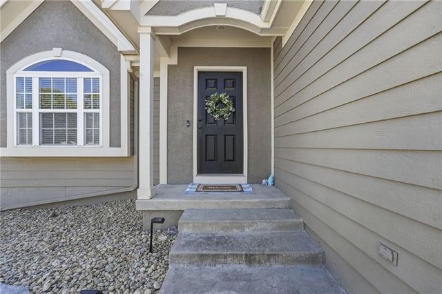 4405 SW Flintrock Drive, Lee's Summit, MO 64082