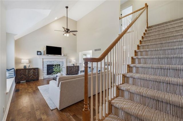 4405 SW Flintrock Drive, Lee's Summit, MO 64082