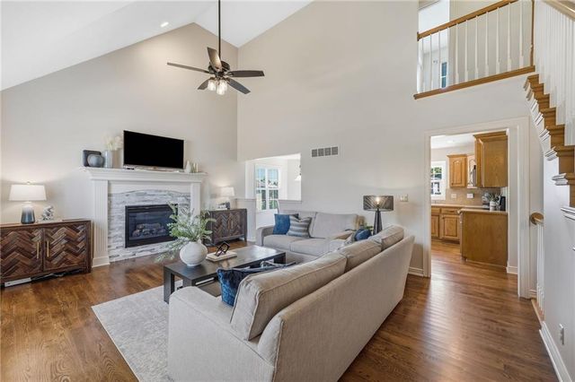 4405 SW Flintrock Drive, Lee's Summit, MO 64082
