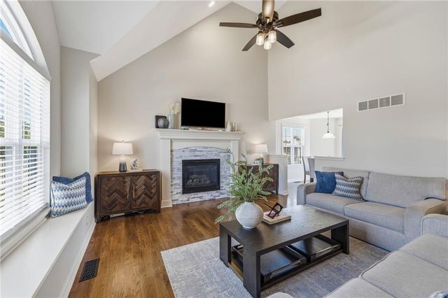 4405 SW Flintrock Drive, Lee's Summit, MO 64082