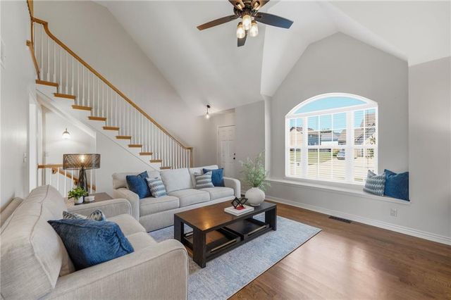 4405 SW Flintrock Drive, Lee's Summit, MO 64082