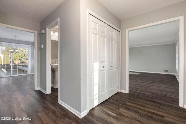 4317 Twillingate Ln, Louisville, KY 40241