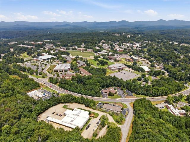 179 White Oak Trail N, Dahlonega, GA 30533