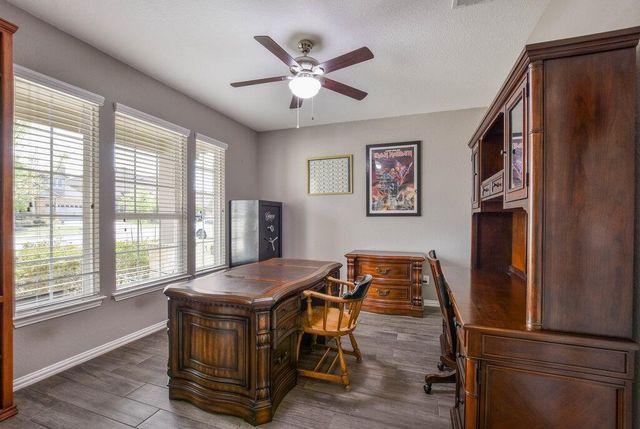 521 Middle Brook DR, Leander, TX 78641