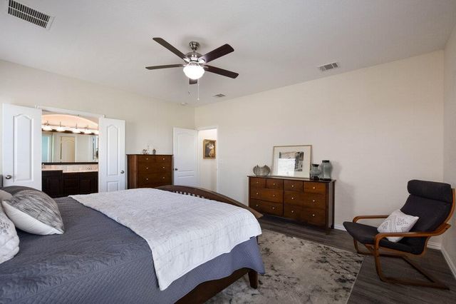 521 Middle Brook DR, Leander, TX 78641