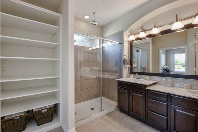 521 Middle Brook DR, Leander, TX 78641