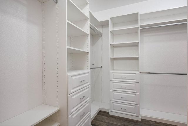 521 Middle Brook DR, Leander, TX 78641