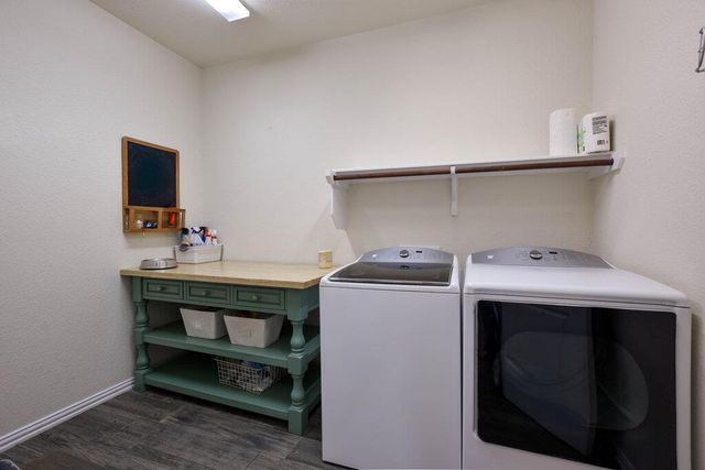 521 Middle Brook DR, Leander, TX 78641