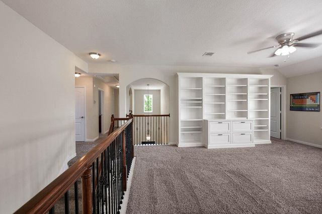 521 Middle Brook DR, Leander, TX 78641