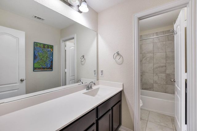 521 Middle Brook DR, Leander, TX 78641