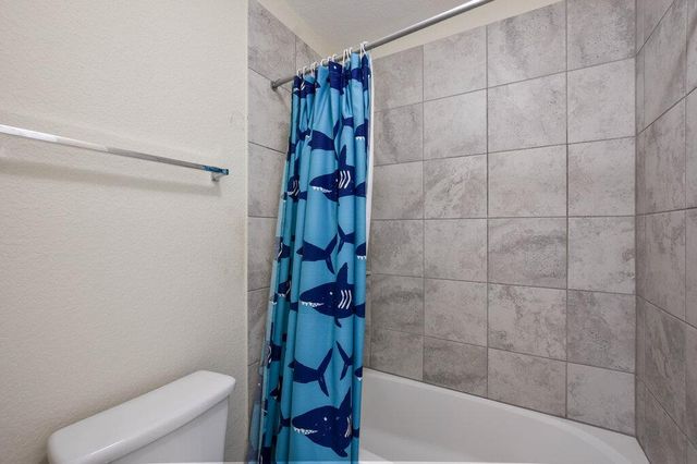 521 Middle Brook DR, Leander, TX 78641