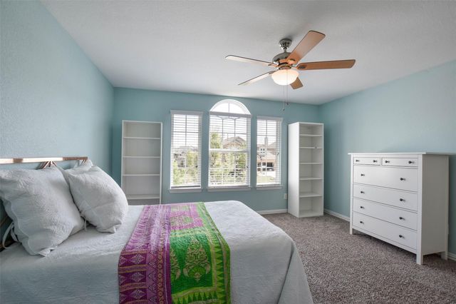 521 Middle Brook DR, Leander, TX 78641