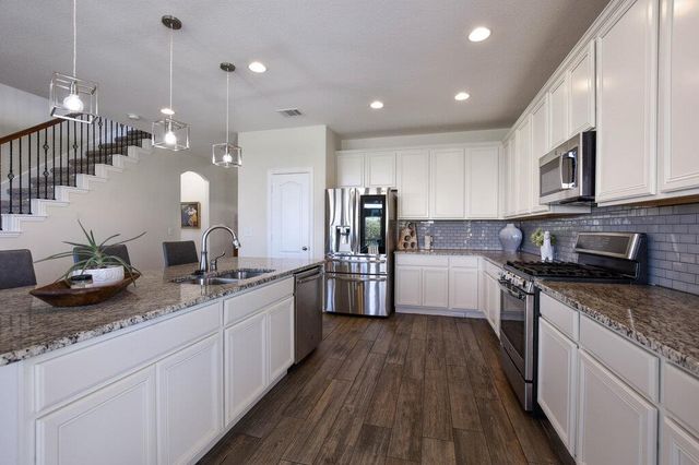 521 Middle Brook DR, Leander, TX 78641