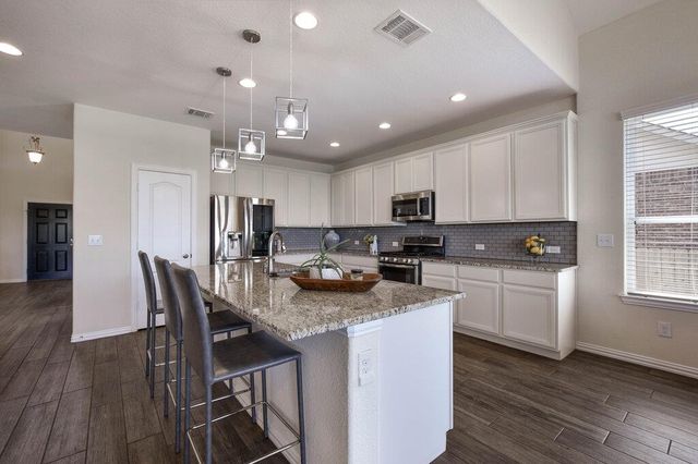 521 Middle Brook DR, Leander, TX 78641