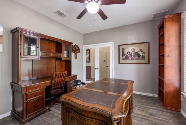 521 Middle Brook DR, Leander, TX 78641