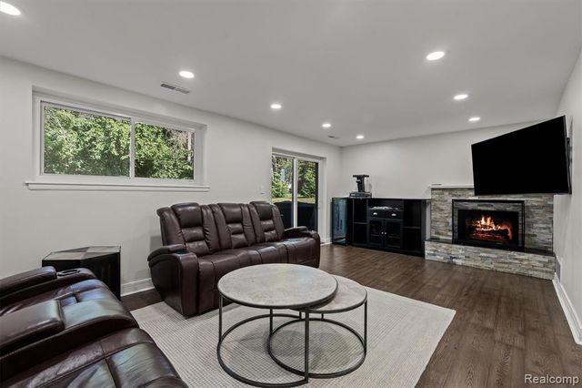 6511 Timber Ridge Drive, Bloomfield Hills, MI 48301