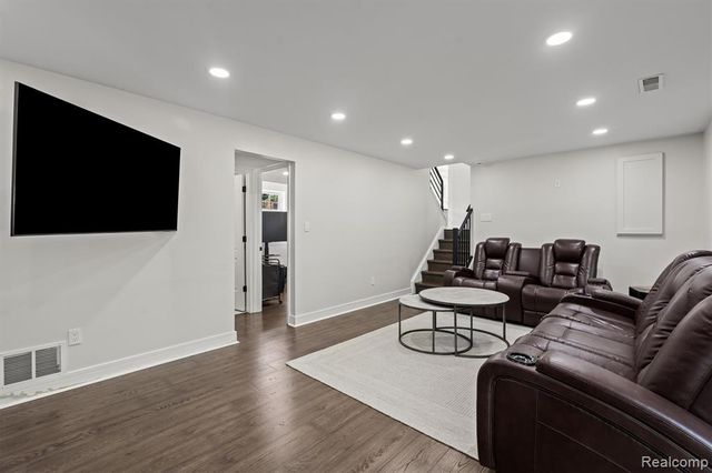 6511 Timber Ridge Drive, Bloomfield Hills, MI 48301