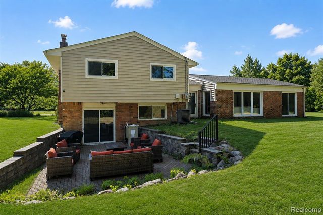 6511 Timber Ridge Drive, Bloomfield Hills, MI 48301