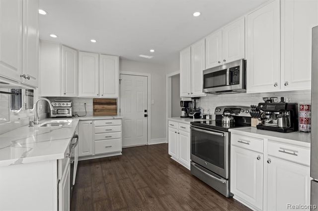 6511 Timber Ridge Drive, Bloomfield Hills, MI 48301