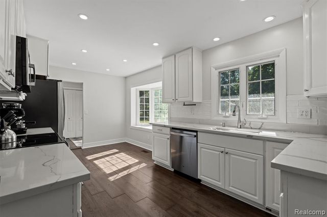 6511 Timber Ridge Drive, Bloomfield Hills, MI 48301