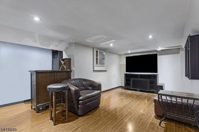 426 Brook Ct, Plainfield City, NJ 07060