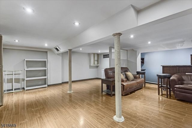 426 Brook Ct, Plainfield City, NJ 07060