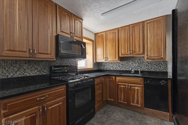 426 Brook Ct, Plainfield City, NJ 07060