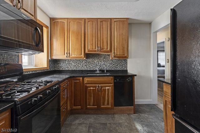 426 Brook Ct, Plainfield City, NJ 07060