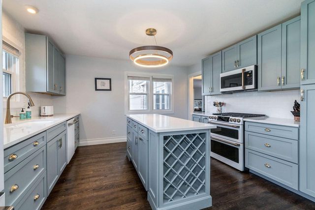 1430 Woodside LANE, Elm Grove, WI 53122
