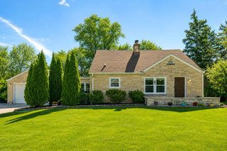 1430 Woodside LANE, Elm Grove, WI 53122