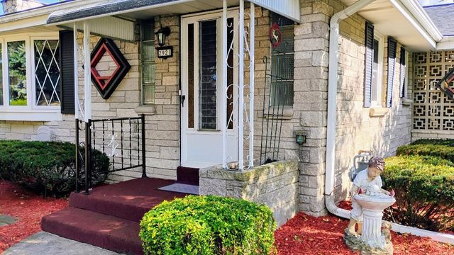 2921 W Vogel AVENUE, Greenfield, WI 53221