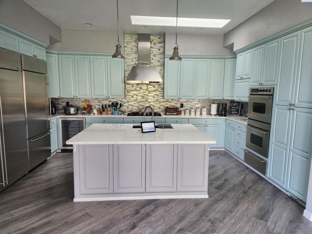 1208 Canyon Lakes Dr, Kennewick, WA 99337