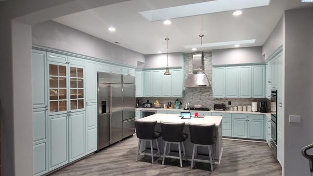 1208 Canyon Lakes Dr, Kennewick, WA 99337