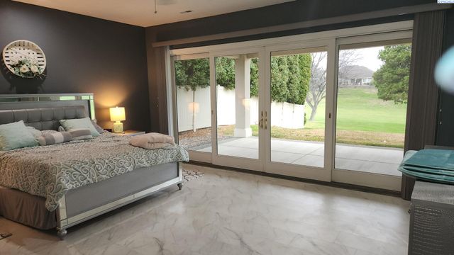 1208 Canyon Lakes Dr, Kennewick, WA 99337