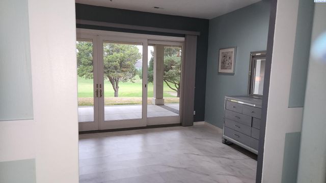 1208 Canyon Lakes Dr, Kennewick, WA 99337