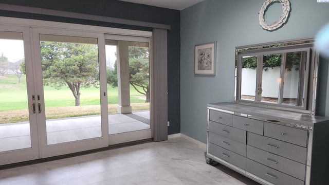 1208 Canyon Lakes Dr, Kennewick, WA 99337