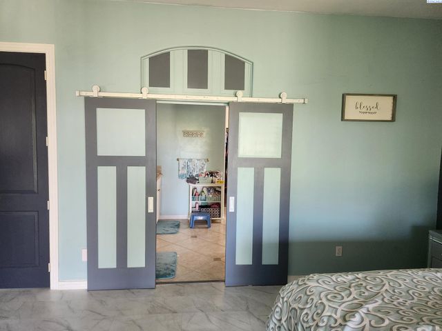 1208 Canyon Lakes Dr, Kennewick, WA 99337