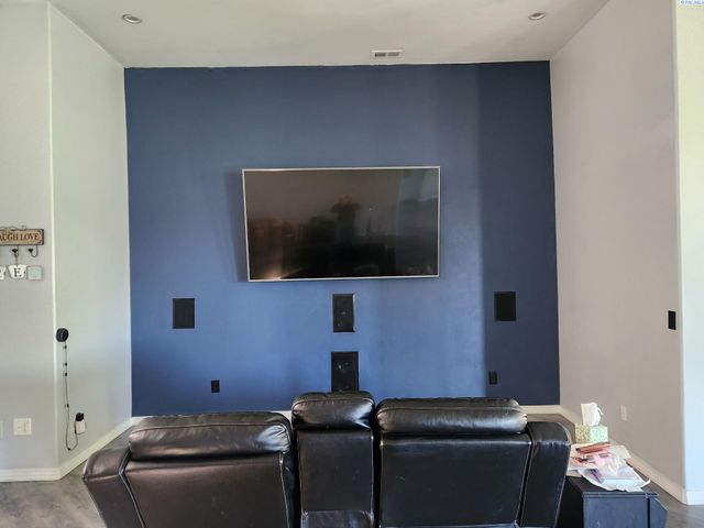 1208 Canyon Lakes Dr, Kennewick, WA 99337