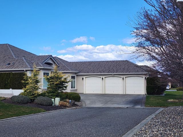 1208 Canyon Lakes Dr, Kennewick, WA 99337