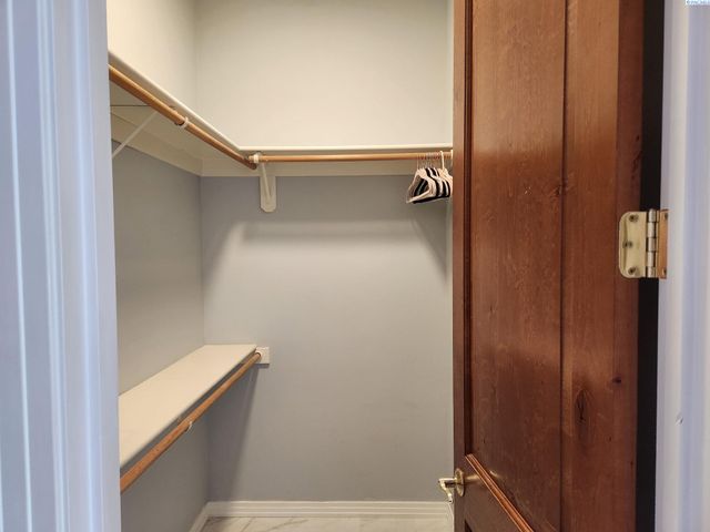 1208 Canyon Lakes Dr, Kennewick, WA 99337