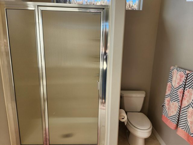 1208 Canyon Lakes Dr, Kennewick, WA 99337