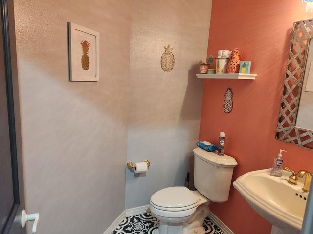 1208 Canyon Lakes Dr, Kennewick, WA 99337