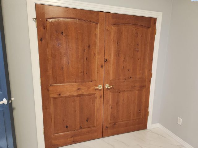 1208 Canyon Lakes Dr, Kennewick, WA 99337