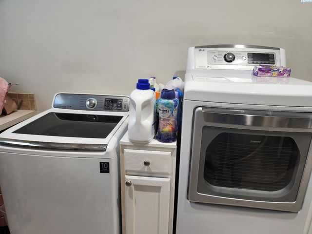 1208 Canyon Lakes Dr, Kennewick, WA 99337